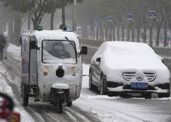 China emite alerta azul por ola de frío