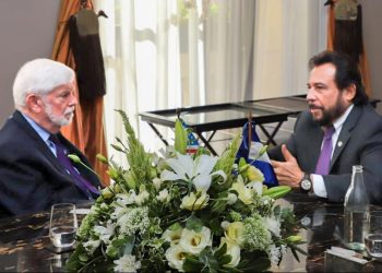 Vicepresidente Félix Ulloa y asesor presidencial de Joe Biden conversan sobre avances en seguridad en El Salvador
