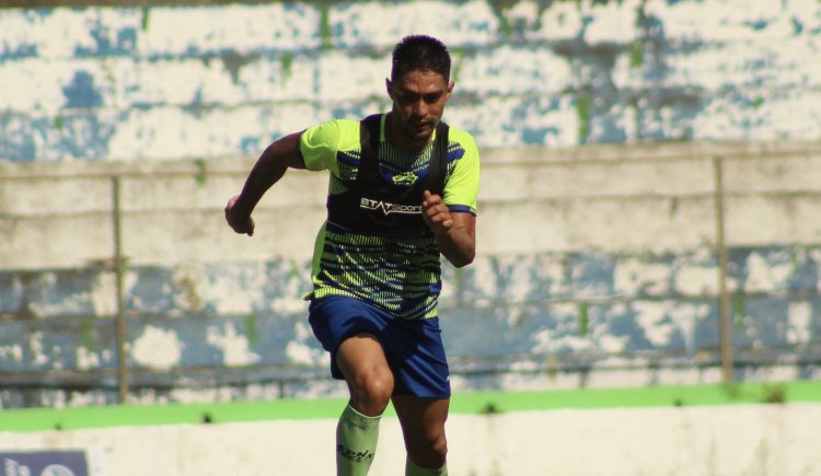 Néstor Raúl Renderos durante un entreno tecleño en Sonsonate. Foto: Santa Tecla