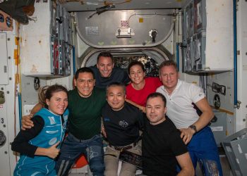Rusia reemplazará nave en que Frank Rubio volverá a la Tierra