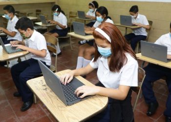 Más de 15,000 estudiantes migraron del sector privado al público