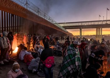 Organización en EE.UU. tacha de «vergonzosa» la extensión del Título 42, medida de expulsión exprés en la frontera
