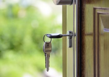 Sectores inmobiliario y financiero fueron los más denunciados ante la Defensoría del Consumidor en 2022
