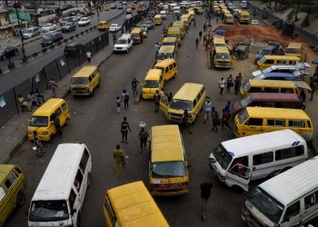 Choque de autobús contra camión deja 10 muertos en suroeste de Nigeria