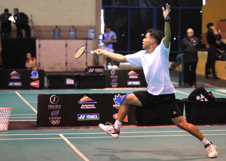 El badmintonista Uriel Canjura, ganó medalla de plata este domingo en Lima, Perú. Foto/Archivo DES
