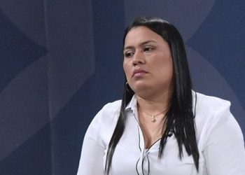 Diputada del FMLN se burla de opinión de la población sobre medidas de seguridad