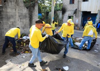 Gobierno de El Salvador continúa jornada de limpieza y recolección de desechos en Soyapango