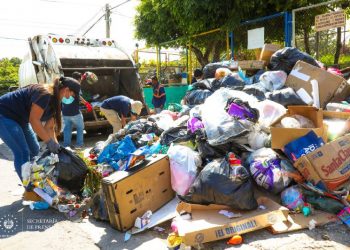 Gobierno de El Salvador realiza recolección de desechos sólidos en Soyapango y Mejicanos