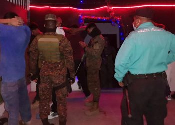 En proceso el cierre de bares en la calle Chaparrastique de San Miguel