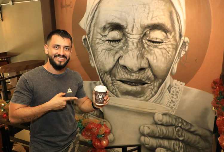 Carlos Cárcamo, fundador de Café Fulanos, destaca un crecimiento en su negocio durante 2022. Foto DES/ Diego García.