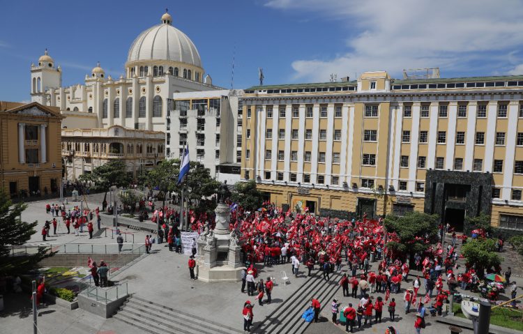No hay respaldo. Diversas marchas
organizadas por el FMLN han estado vacías.