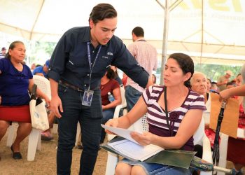 ISTA entregó títulos de propiedad a productores agrícolas de Tacachico