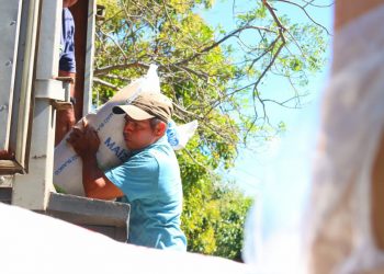Gobierno entrega alimentos a hogar de ancianos en Usulután