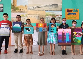 Niños expusieron obras de arte en casa de la cultura