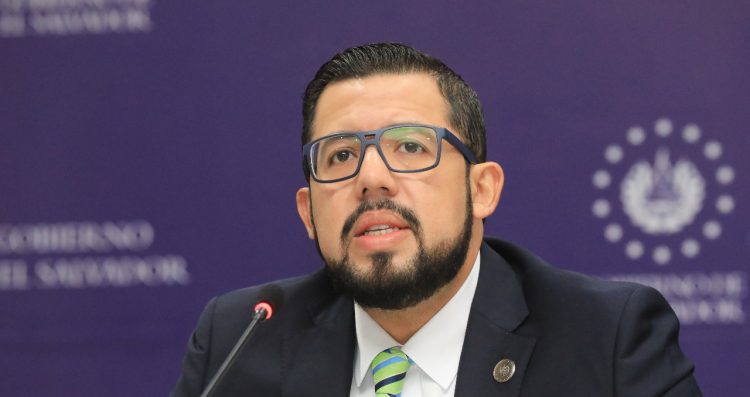 El Instituto Salvadoreño de Pensiones garantizará que los empleadores reporten de manera oportuna las cotizaciones que se retienen a los trabajadores. Foto / Diario El Salvador.