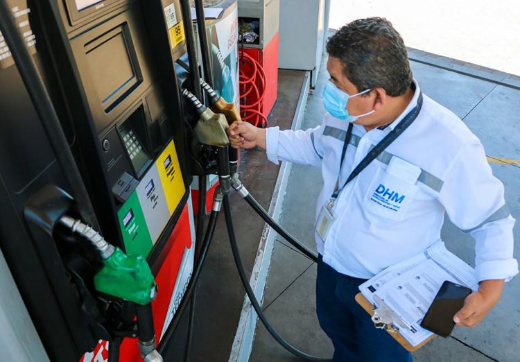 Las medidas económicas impulsadas por el Gobierno llevaron al país a tener los precios de combustibles más bajos de Centroamérica.