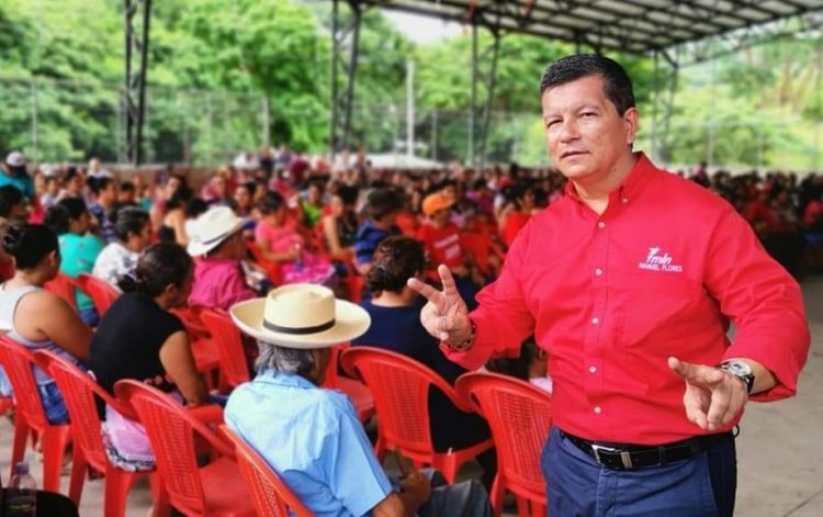Apenas 2 % de
preferencias
políticas recibe
el FMLN en las
encuestas, pero
Manuel Flores,
exdiputado rojo, lo
desestima.