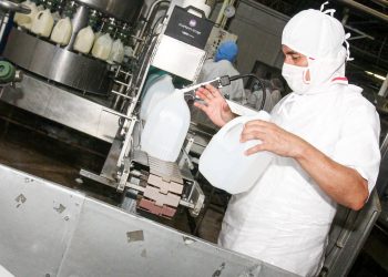 Reactivación de plantas lecheras beneficiará al 30 % de los ganaderos salvadoreños