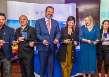 Cancillería de El Salvador lanza sistema de entrega de pasaporte inmediato en Ecuador