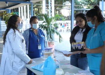 Médicos y maestros destacan seguridad en hospitales y unidades de salud de El Salvador