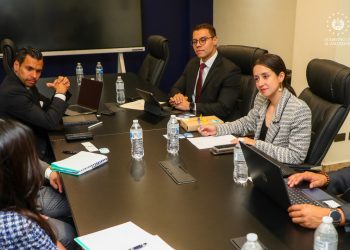 Inversionistas internacionales interesados en el clima de negocios de El Salvador