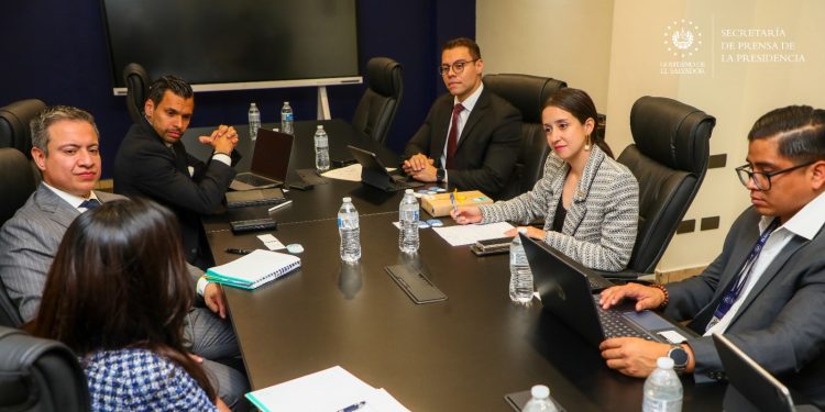 Cancillería se reúne con inversionistas colombianos.