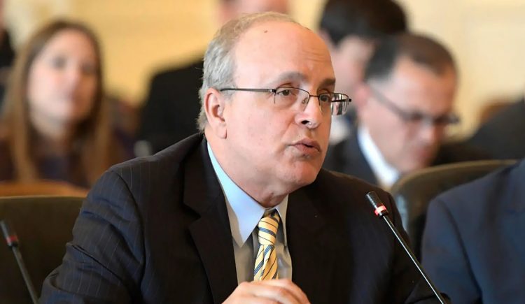 Críticas. La diputada del FMLN cuestionó al diplomático de EE.
UU. Francisco Mora y aseveró que sus opiniones no importan, aún
cuando el mismo partido rojo ha pedido pronunciamientos.