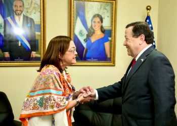 Embajador de EE. UU. entrega acreditación