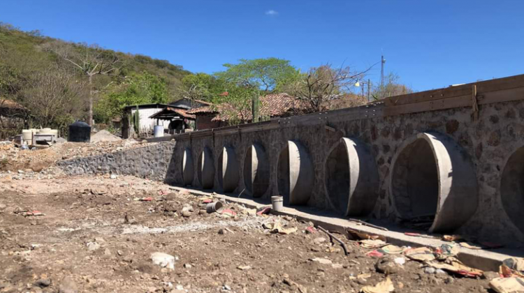 El informe
señala deficiencias
en los procesos
de adjudicación
y contratación
para al menos
ocho proyectos
ejecutados
en distintas
comunidades del
municipio.