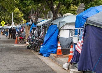 Condado de Los Ángeles declara estado de emergencia por crisis de personas sin hogar