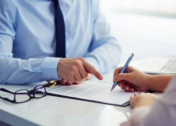«Asesoría Legal en tu Idioma»: Estoy trabajando sin contrato fijo. ¿Qué derechos tengo?