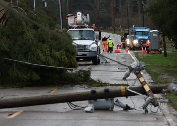 Diluvio en California deja 14 muertos y evacuan la ciudad del príncipe Enrique