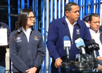 Ministro de Hacienda presenta en Fiscalía dos avisos por evasión fiscal por $4.2 millones