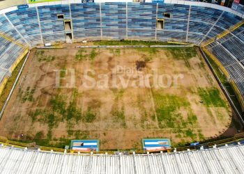 Después de 24 días en mantenimiento, así está la cancha del estadio Cuscatlán