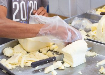 Defensoría del Consumidor realiza inspecciones de precios de lácteos en Santa Tecla