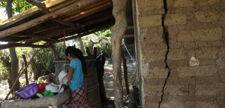 Casas dañadas por los sismos en el cantón La Danta, en Ahuachapán. Foto / David Martínez - Diario El Salvador