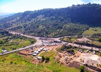 Obras Públicas supervisa trabajos en puente elevado en el desvío de Sacacoyo, La Libertad