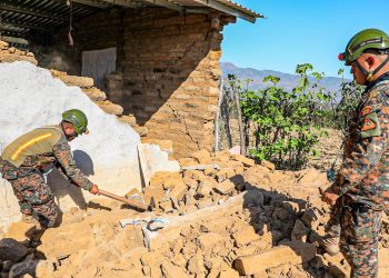 Soldados apoyan en varias tareas a afectados por sismos en Ahuachapán