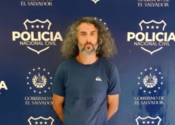 Policía captura a estadounidense que golpeó a un motociclista en San Miguel