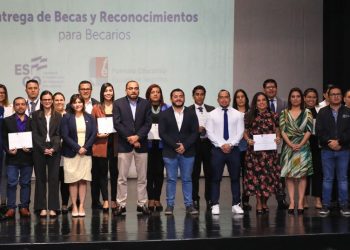 Más de 60 profesionales salvadoreños del sector público y privado son beneficiados con becas para estudios con institución europea