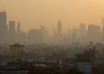 Respirar aire contaminado aumenta el riesgo de depresión, dice estudio