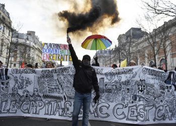 Sindicatos amenazan con más protestas en Francia 