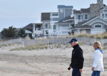 FBI registra casa de playa de Biden sin encontrar documentos confidenciales