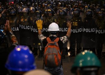 Disturbios en protesta multitudinaria en contra el gobierno de Perú