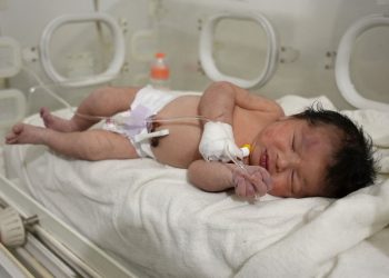 Aya: «la bebé del milagro» rescatada en Siria ha sufrido tres intentos de secuestro