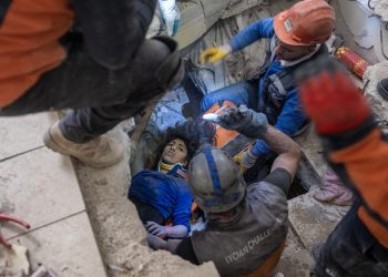 La joven Melda salió con vida de los escombros en Turquía
