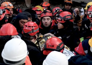 Nuevos rescates cinco días después del sismo que dejó 28,000 muertos en Turquía y Siria