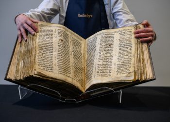 La biblia hebrea más antigua irá a subasta por hasta 50 millones de dólares
