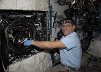 Astronauta salvadoreño, Frank Rubio, participa en experimento que busca «mejorar la seguridad de la tripulación» en misiones futuras