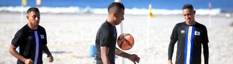 Los seleccionados de fútbol playa, cerraron un nuevo microciclo de trabajo al mando del profesor Rudis Gallo. Fotos/INDES